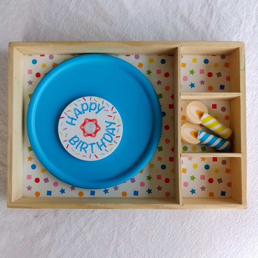 Melissa & Doug Wooden Happy birthday cake plate and candles
